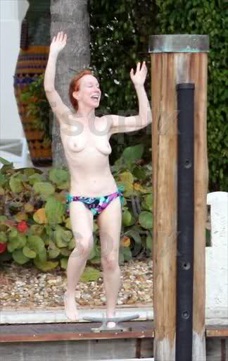 Kathy Griffin Tweets THIS Nude Topless Photo of Herself (PIC) .
