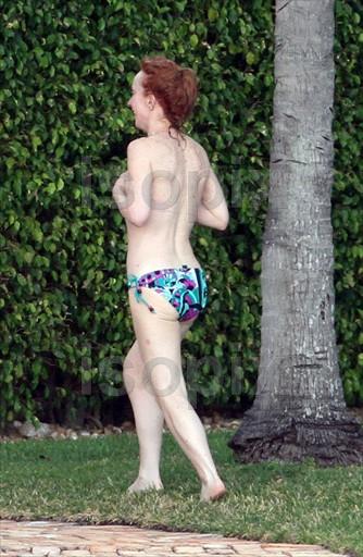 Kathy Griffin Tweets THIS Nude Topless Photo of Herself (PIC